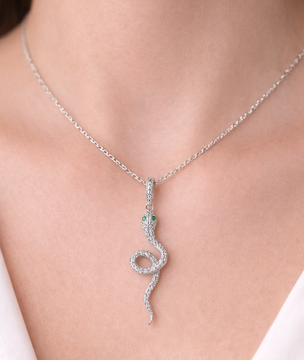 VENOM NECKLACE